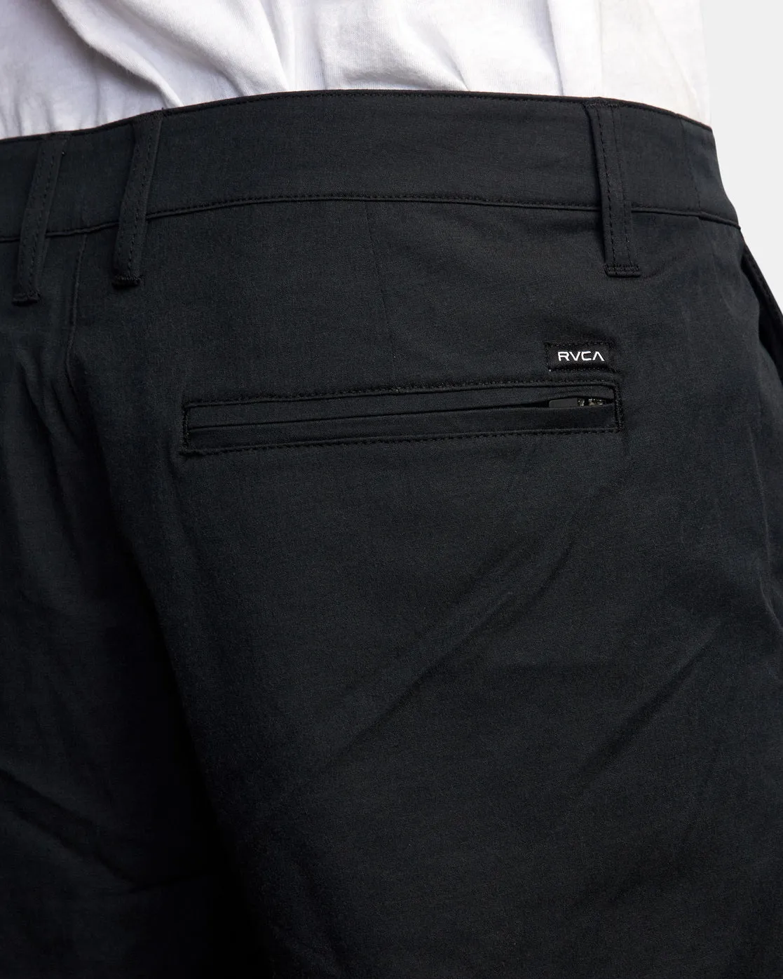 Back In Hybrid 19" Shorts - Black